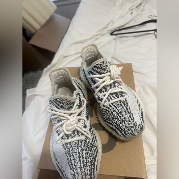 Yeezy 350 zebra - Picture 2 of 10